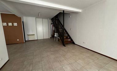 VENTA CASA  5 AMB CON PILETA  REMEDIOS DE ESCALADA