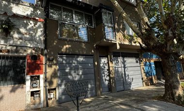 VENTA CASA  5 AMB CON PILETA  REMEDIOS DE ESCALADA