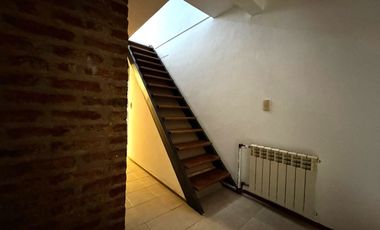 VENTA CASA  5 AMB CON PILETA  REMEDIOS DE ESCALADA