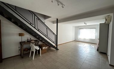 VENTA CASA  5 AMB CON PILETA  REMEDIOS DE ESCALADA