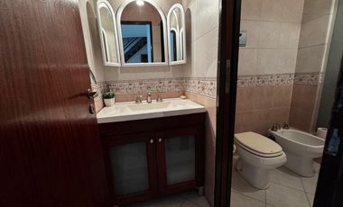 VENTA CASA  5 AMB CON PILETA  REMEDIOS DE ESCALADA