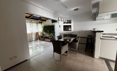 VENTA CASA  5 AMB CON PILETA  REMEDIOS DE ESCALADA