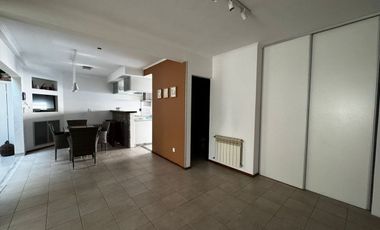 VENTA CASA  5 AMB CON PILETA  REMEDIOS DE ESCALADA