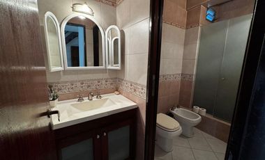 VENTA CASA  5 AMB CON PILETA  REMEDIOS DE ESCALADA