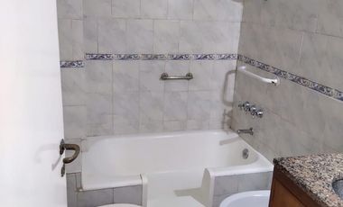 ALQUILER DPTO TRES AMBIENTES IMPECABLE
