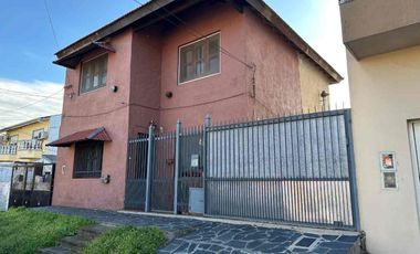 CASA EN ALQUILER EN VILLA ADELINA CON JARDIN