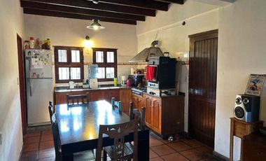 CASA EN ALQUILER EN VILLA ADELINA CON JARDIN