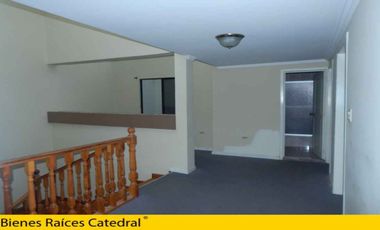 Casa de arriendo en Colegio Borja- Av. Dos de Agosto – código:10150