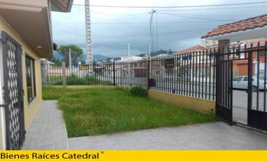 Casa de arriendo en Colegio Borja- Av. Dos de Agosto – código:10150