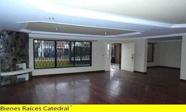 Casa de arriendo en Colegio Borja- Av. Dos de Agosto – código:10150