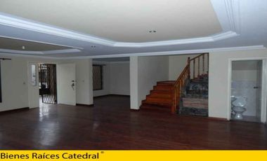 Casa de arriendo en Colegio Borja- Av. Dos de Agosto – código:10150