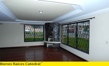 Casa de arriendo en Colegio Borja- Av. Dos de Agosto – código:10150