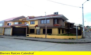 Casa de arriendo en Colegio Borja- Av. Dos de Agosto – código:10150