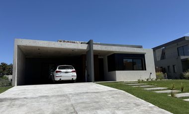 Venta | Casa a Estrenar en La Calesa, Pilara | VCO Propiedades