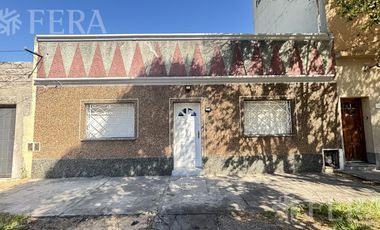 Alquiler Casa 3 ambientes con patio y parrilla en Villa Dominico