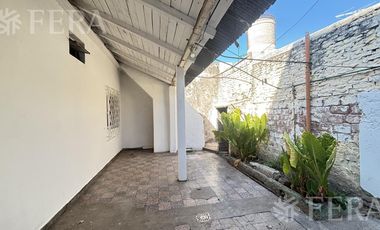 Alquiler Casa 3 ambientes con patio y parrilla en Villa Dominico