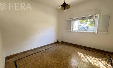 Alquiler Casa 3 ambientes con patio y parrilla en Villa Dominico