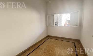 Alquiler Casa 3 ambientes con patio y parrilla en Villa Dominico