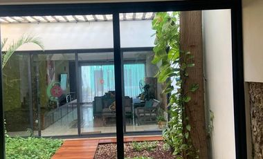 Casa en renta en Mérida Centro amueblada con piscina.