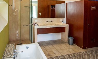 Casa en renta en Mérida Centro amueblada con piscina.