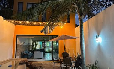 Casa en renta en Mérida Centro amueblada con piscina.