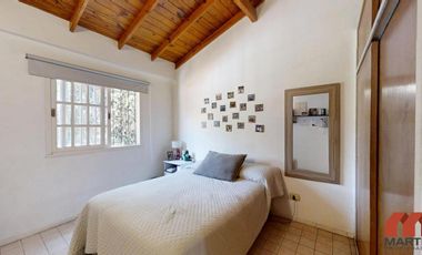 Duplex en venta en Beccar 4 ambientes baño y toilette jardín con parrilla entrada para auto.