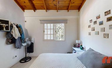 Duplex en venta en Beccar 4 ambientes baño y toilette jardín con parrilla entrada para auto.