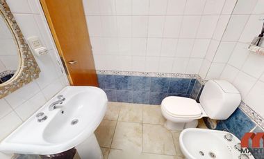 Duplex en venta en Beccar 4 ambientes baño y toilette jardín con parrilla entrada para auto.