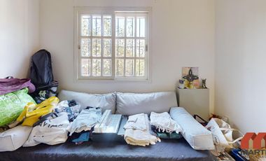 Duplex en venta en Beccar 4 ambientes baño y toilette jardín con parrilla entrada para auto.