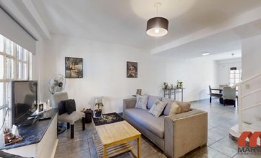 Duplex en venta en Beccar 4 ambientes baño y toilette jardín con parrilla entrada para auto.