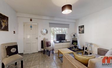 Duplex en venta en Beccar 4 ambientes baño y toilette jardín con parrilla entrada para auto.