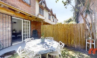 Duplex en venta en Beccar 4 ambientes baño y toilette jardín con parrilla entrada para auto.