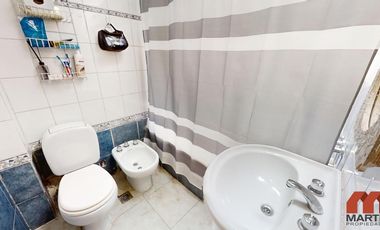 Duplex en venta en Beccar 4 ambientes baño y toilette jardín con parrilla entrada para auto.