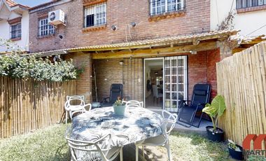 Duplex en venta en Beccar 4 ambientes baño y toilette jardín con parrilla entrada para auto.