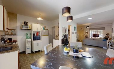 Duplex en venta en Beccar 4 ambientes baño y toilette jardín con parrilla entrada para auto.