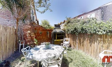 Duplex en venta en Beccar 4 ambientes baño y toilette jardín con parrilla entrada para auto.