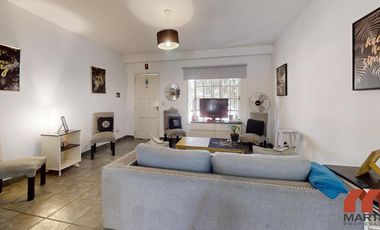 Duplex en venta en Beccar 4 ambientes baño y toilette jardín con parrilla entrada para auto.