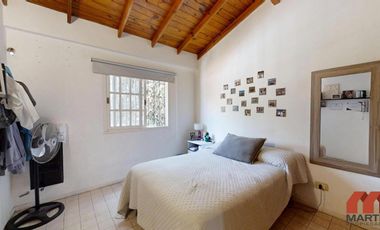 Duplex en venta en Beccar 4 ambientes baño y toilette jardín con parrilla entrada para auto.