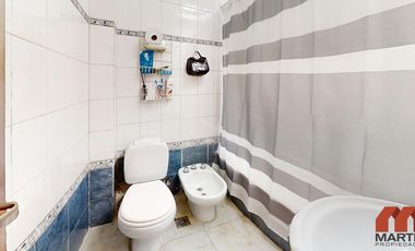 Duplex en venta en Beccar 4 ambientes baño y toilette jardín con parrilla entrada para auto.