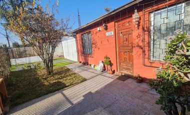 CASA A PASOS DEL METRO SANTA JULIA