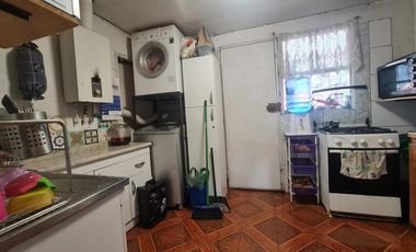 CASA A PASOS DEL METRO SANTA JULIA