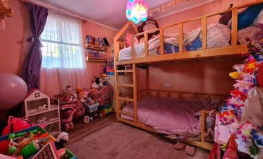 CASA A PASOS DEL METRO SANTA JULIA