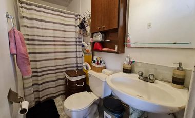 CASA A PASOS DEL METRO SANTA JULIA