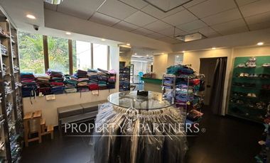 Local comercial en Av. Vitacura.