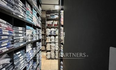 Local comercial en Av. Vitacura.