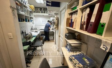 Local comercial en Av. Vitacura.