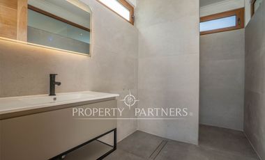 Moderna casa en condominio, con espectaculares espacios exteriores