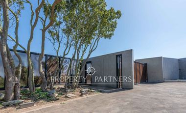 Moderna casa en condominio, con espectaculares espacios exteriores