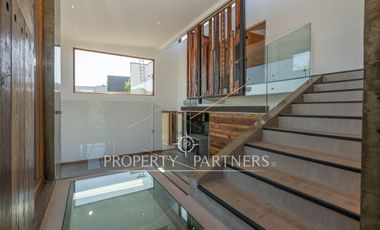 Moderna casa en condominio, con espectaculares espacios exteriores