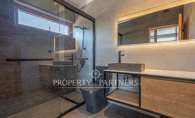 Moderna casa en condominio, con espectaculares espacios exteriores